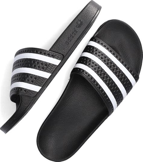 mannen in hemden en adidas slippers|Adidas Slippers voor heren online .